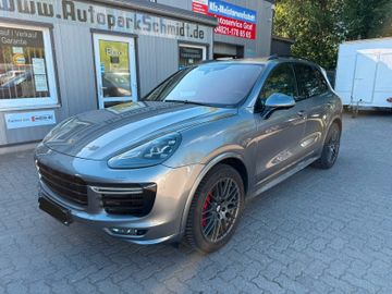 Porsche Cayenne - 1