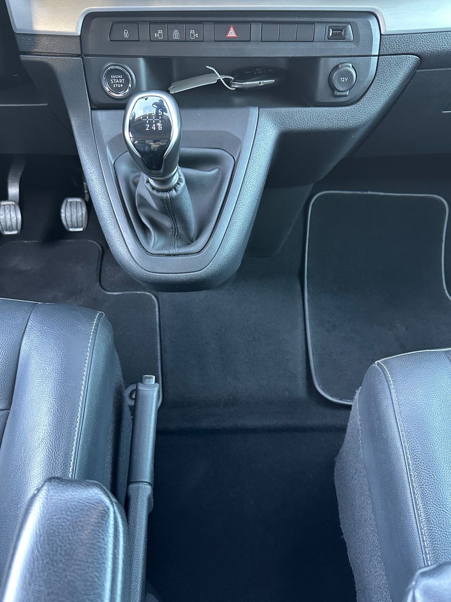 Fahrzeugabbildung Opel Zafira Life L2H1 2.0 Diesel NAV+PANORAMA+AHK+HUD