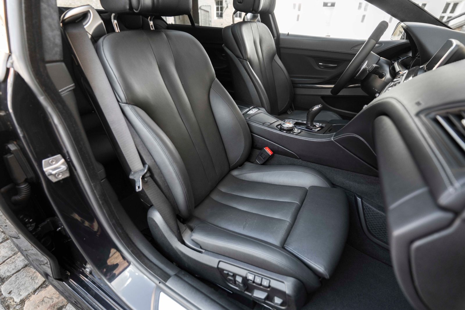 Fahrzeugabbildung BMW 640i xDrive GC M-SPORTPAKET HUD LED H&K