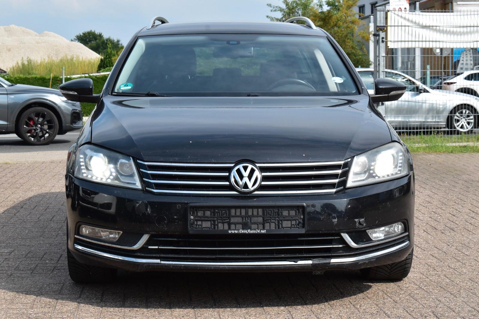 Volkswagen Passat 2011 — rear view