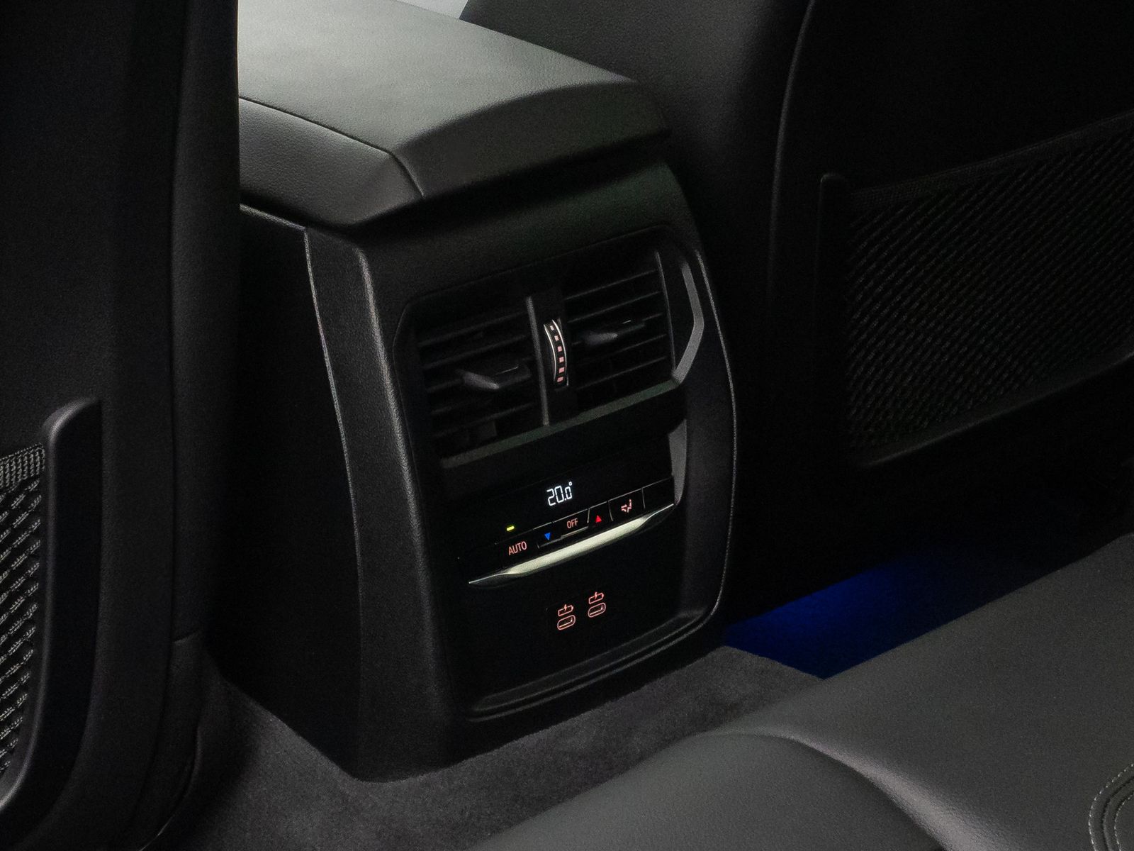 Fahrzeugabbildung BMW 320d xD Sport Line Laser DAB HiFi 360°Standheizu