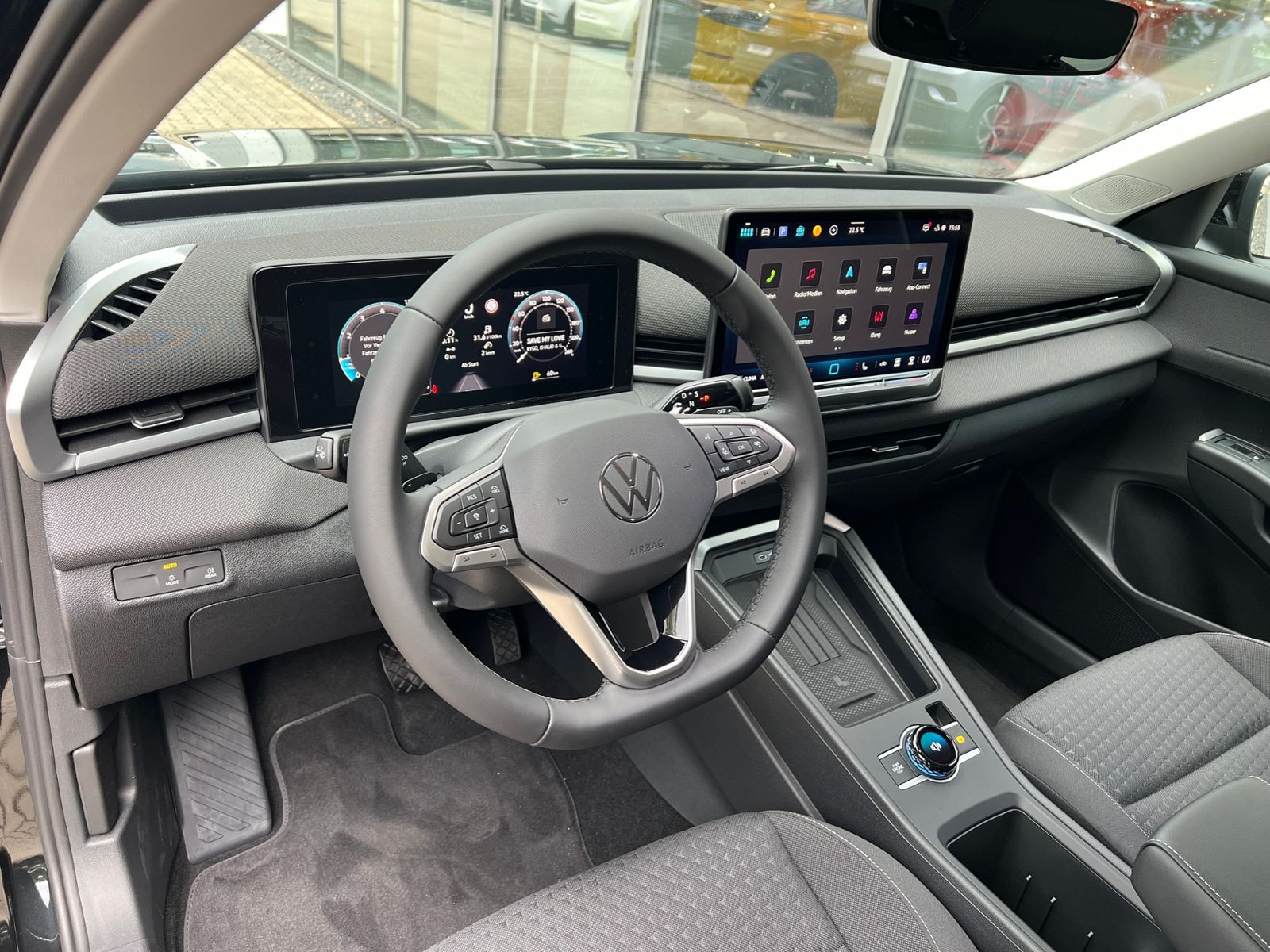 Fahrzeugabbildung Volkswagen T-Roc Life 1.5 eTSI DSG *AHK, Ganzjahresreifen,