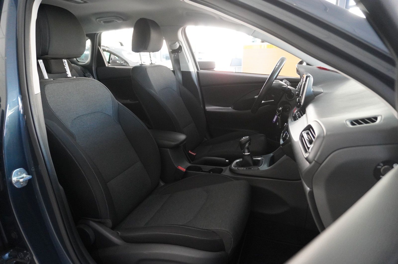 Fahrzeugabbildung Hyundai i30 1.5 T-GDI PURE NAVI/LED/KAMERA/SPORT/SH/AHK