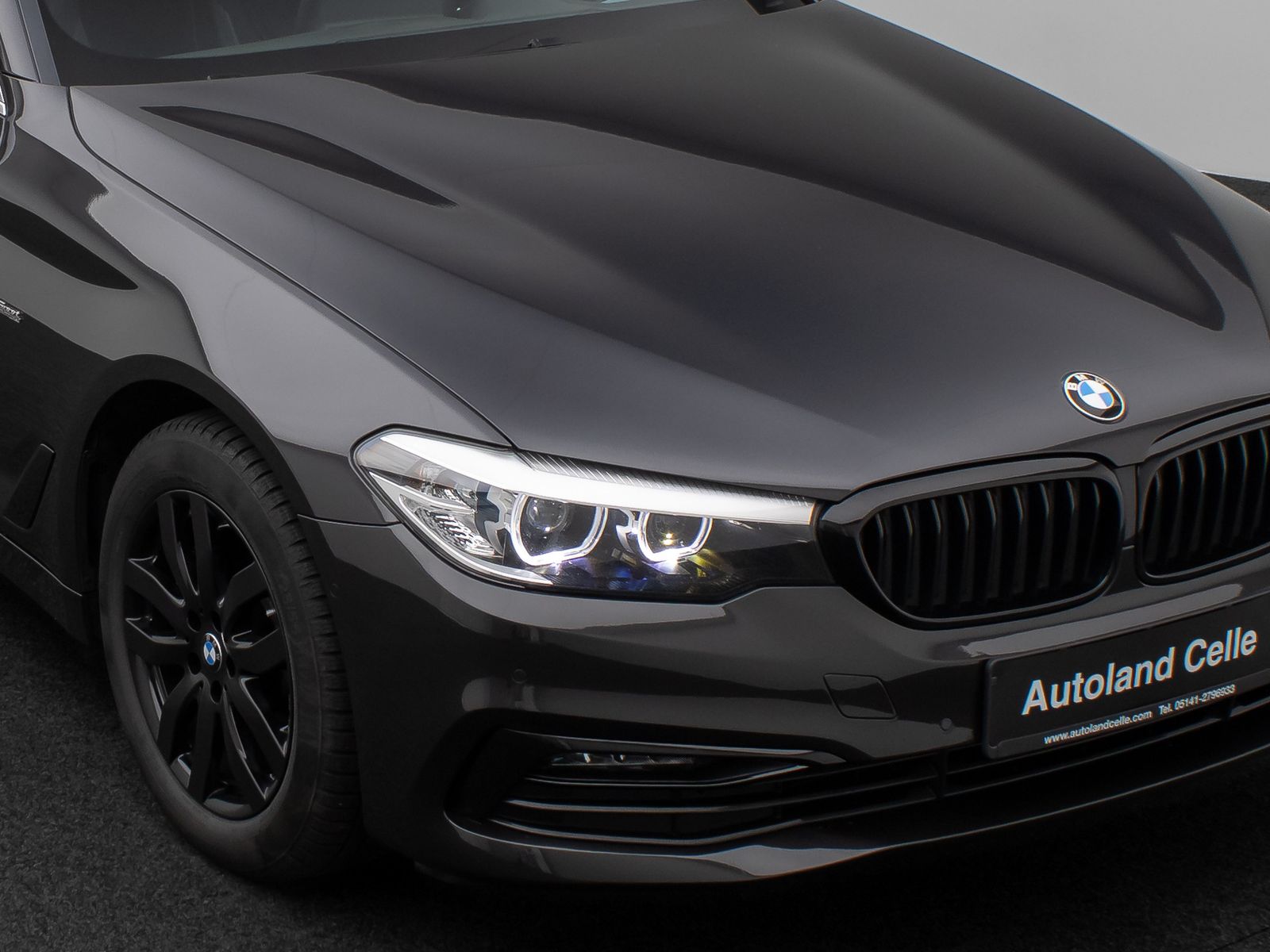 Fahrzeugabbildung BMW 530d xD SportLine Kamera Panorama HUD H/K Stndhz