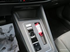 VW Golf VIII Var. 2.0 TDI Life DSG FACELIFT LED Ahk VW Golf VIII Var. 2.0 TDI Life DSG FACELIFT LED Ahk