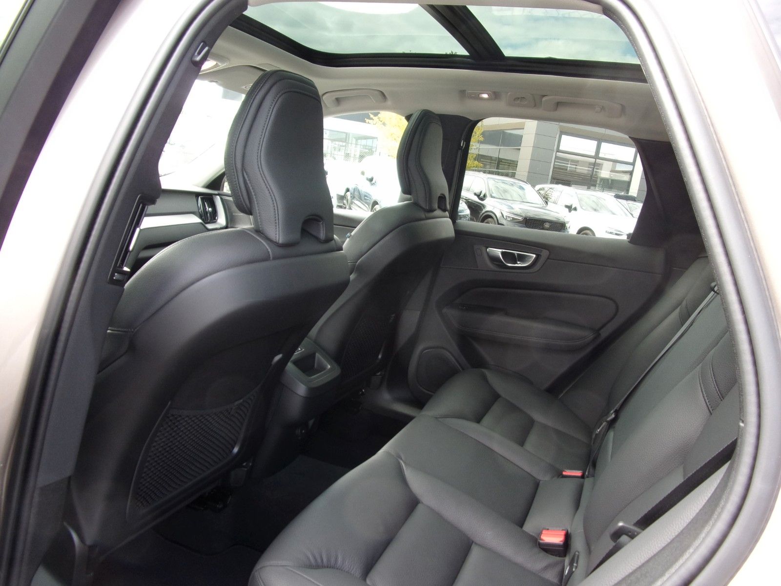 Volvo XC60 B4 Plus Dark 2WD foto 5