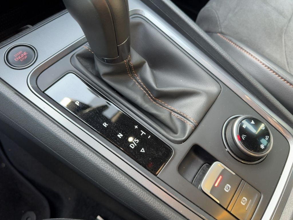 Fahrzeugabbildung CUPRA Ateca VZ LED WINTER PANORAMADACH RÜKFAHRKAMERA