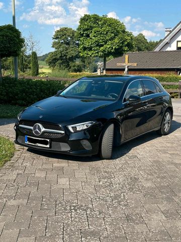 MERCEDES-BENZ Mercedes Benz A180