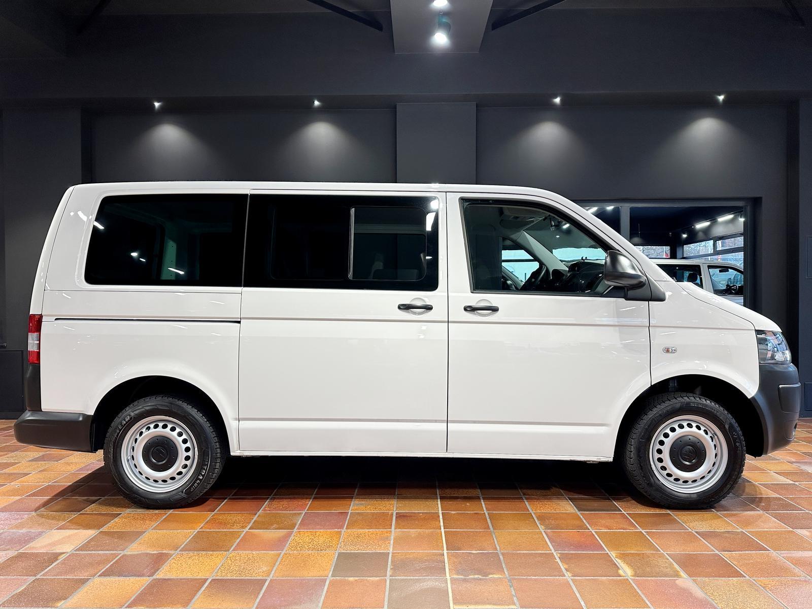 Volkswagen T5 4MOTION KURZ 9SITZER KLIMA STANDHZ BUNDESWEHR