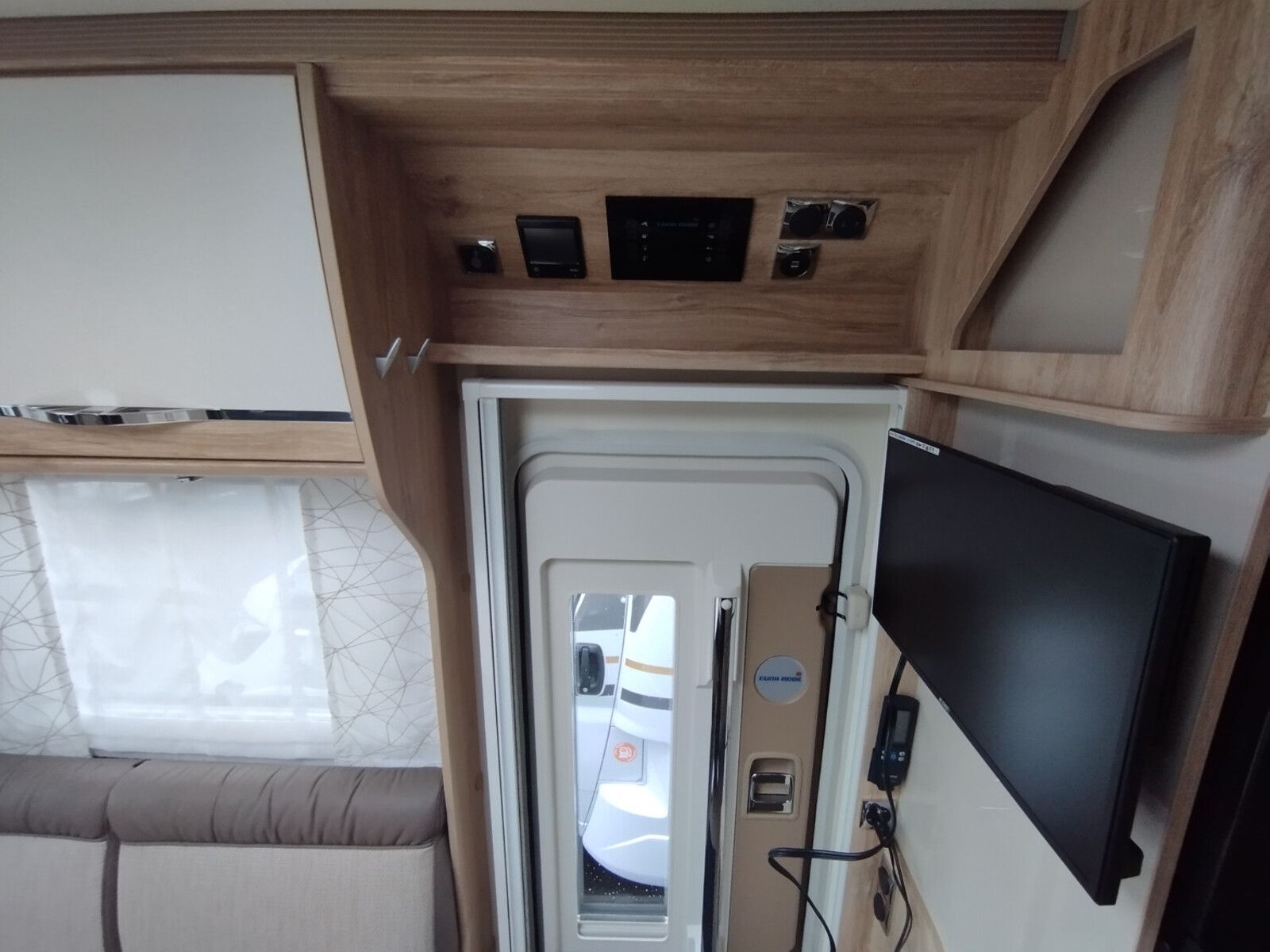 Fahrzeugabbildung Eura Mobil Integra Line 720 EF Solar/Mark./SAT+TV/Klima