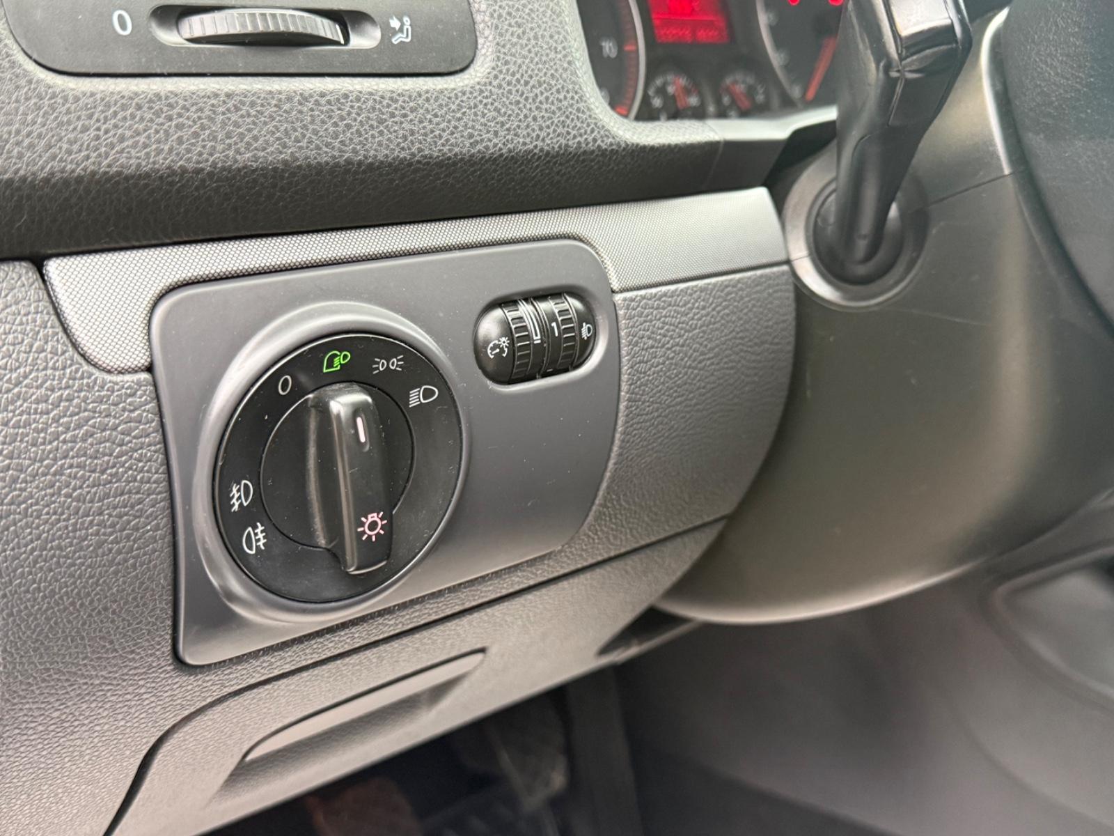 Volkswagen Golf V Lim. Tour 1.4 Zahnriemen TÜV SHZ PDC Alu