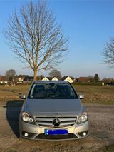 Mercedes-Benz B 200 - Garagenfahrzeug, Scheckheftgepflegt - silberne Mercedes-Benz B 200