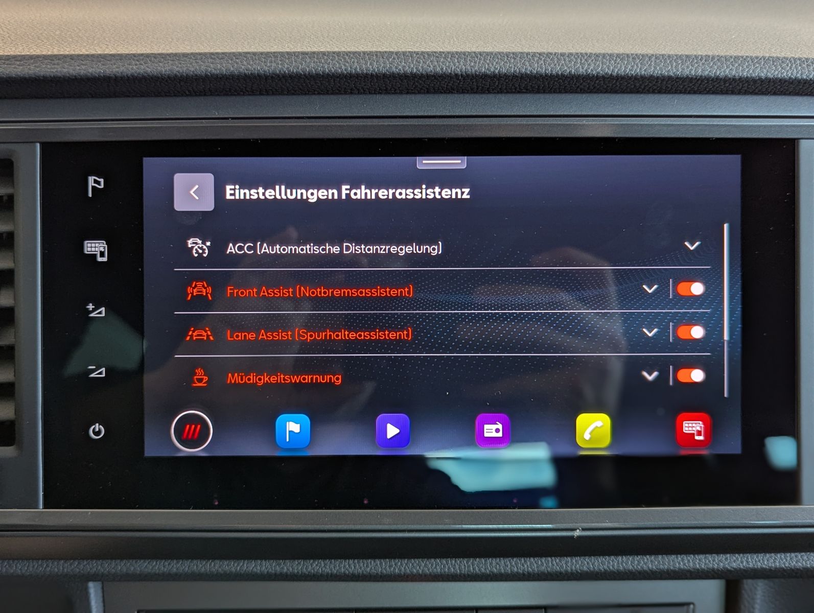 Fahrzeugabbildung CUPRA Ateca 1.5 TSI DSG Business-Plus AHK-Vorb. 19"