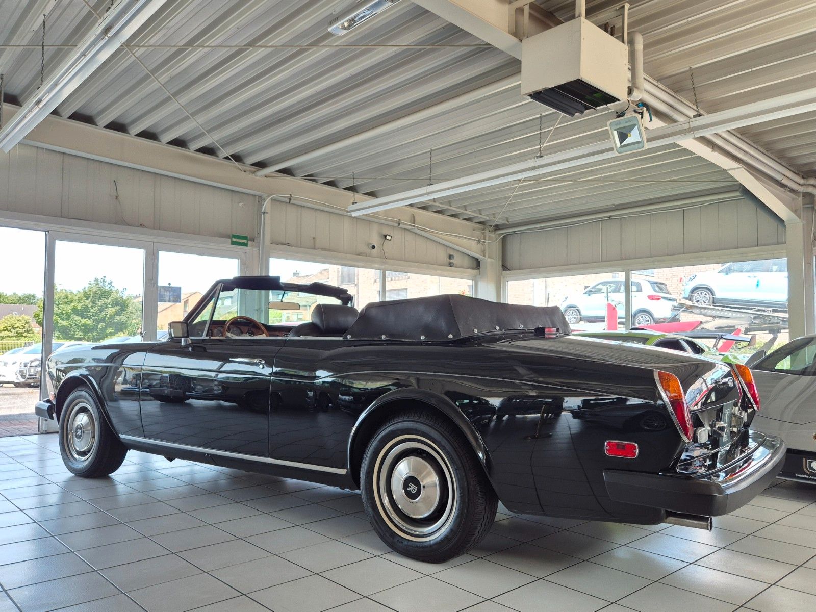 Fahrzeugabbildung Rolls-Royce Corniche/Technisch umfassend revidiert+Historie