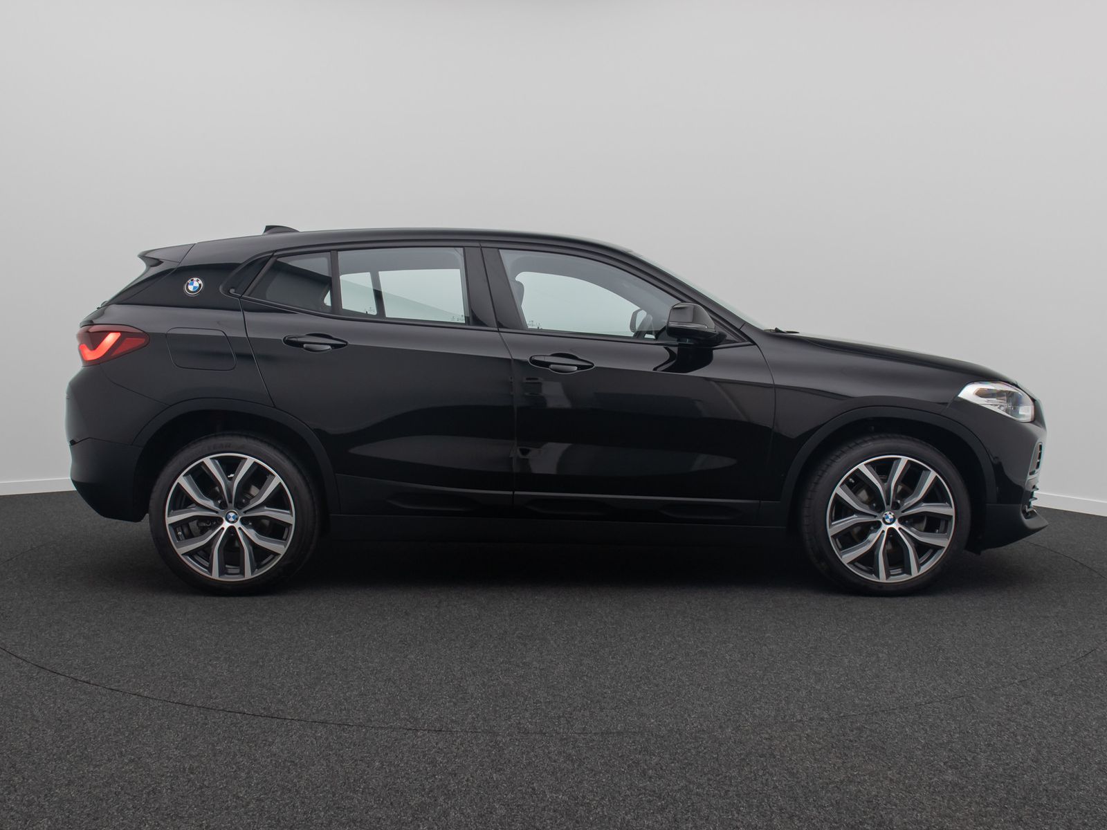 Fahrzeugabbildung BMW X2 sD18i AdvantagePlus HiFi DAB Sportsitz 19Zoll