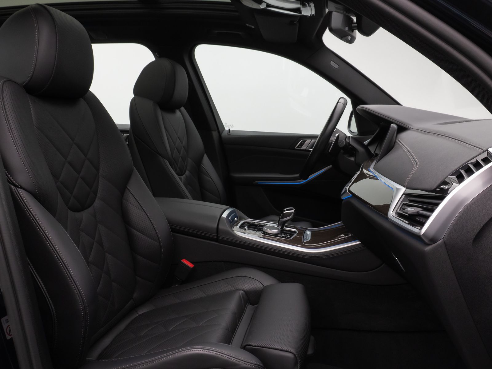 Fahrzeugabbildung BMW X5 xD45e M Sport Panorama HUD HiFi DisKey 22Zoll