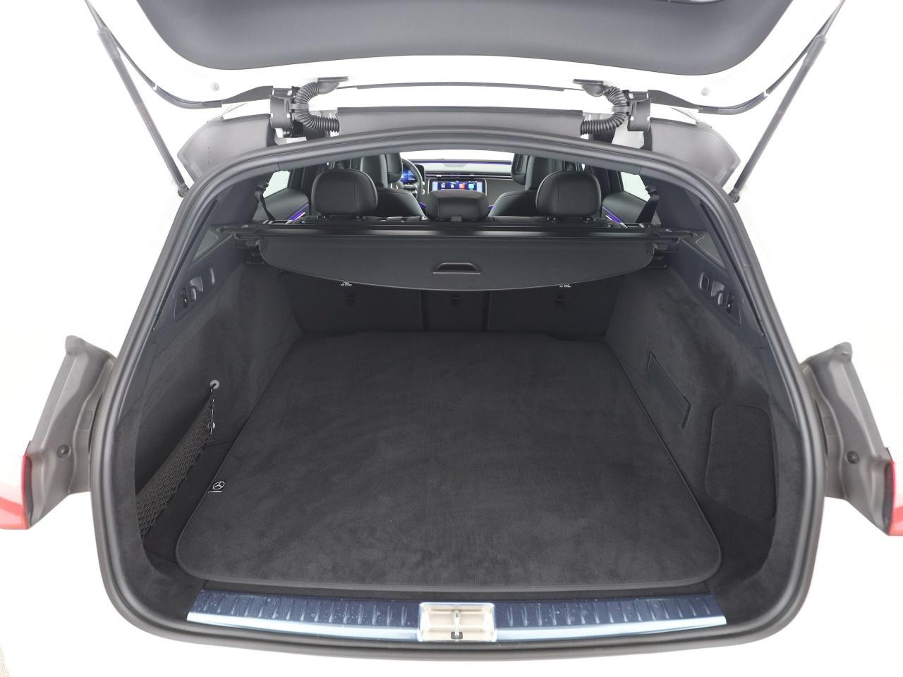 Mercedes-Benz E 220 d T AMG Digital Light Night Burmester MBUX
