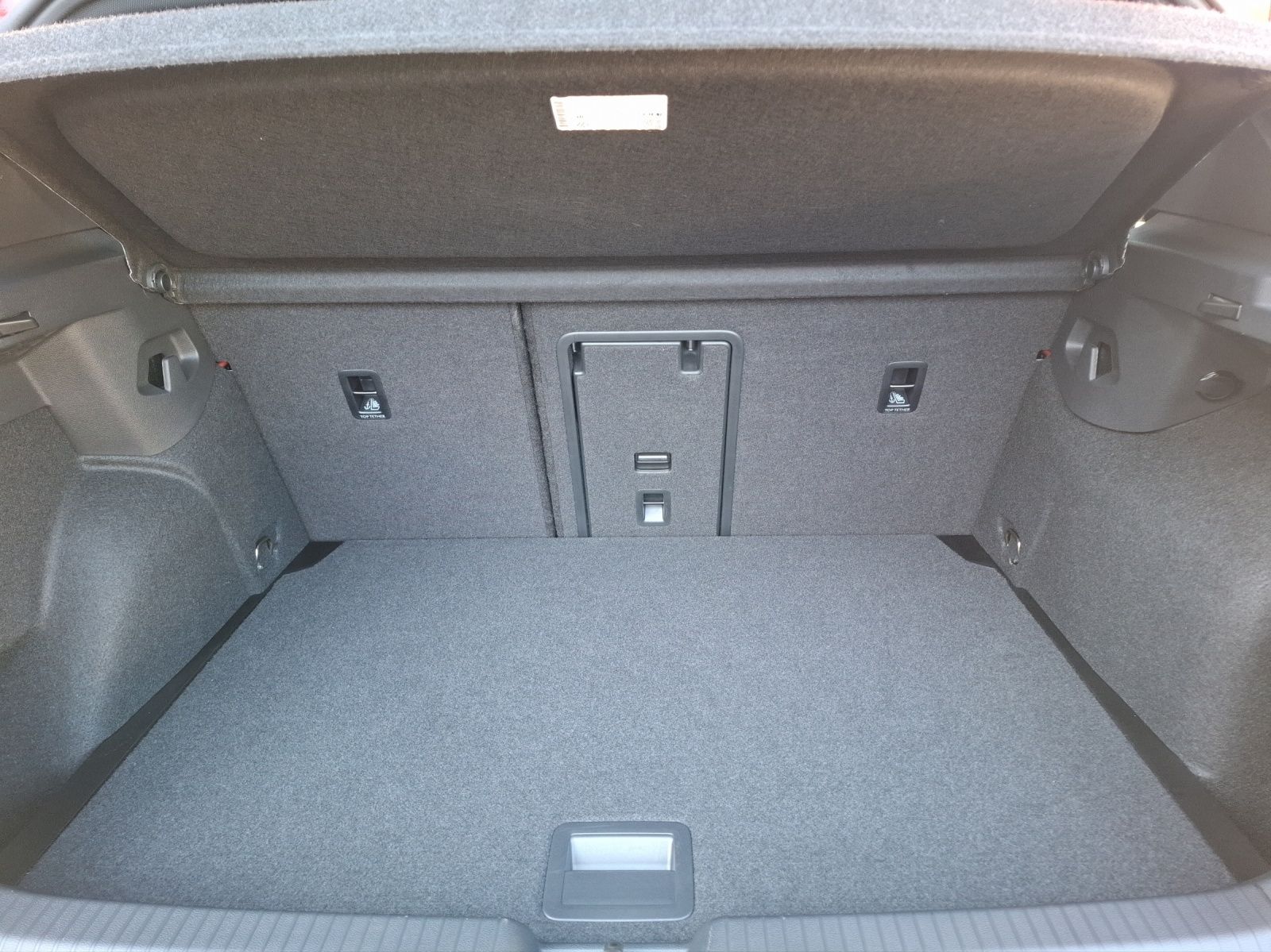 Fahrzeugabbildung Volkswagen Golf VIII GTI DSG LED Navi AID ACC RFK SH 19"