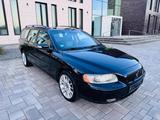 Volvo V70 2.4  5GANG LEDER KLIMAAUT XENON TEMP. AHK! - Volvo V70 mit Benzin-Antrieb: Kombi, 2.5