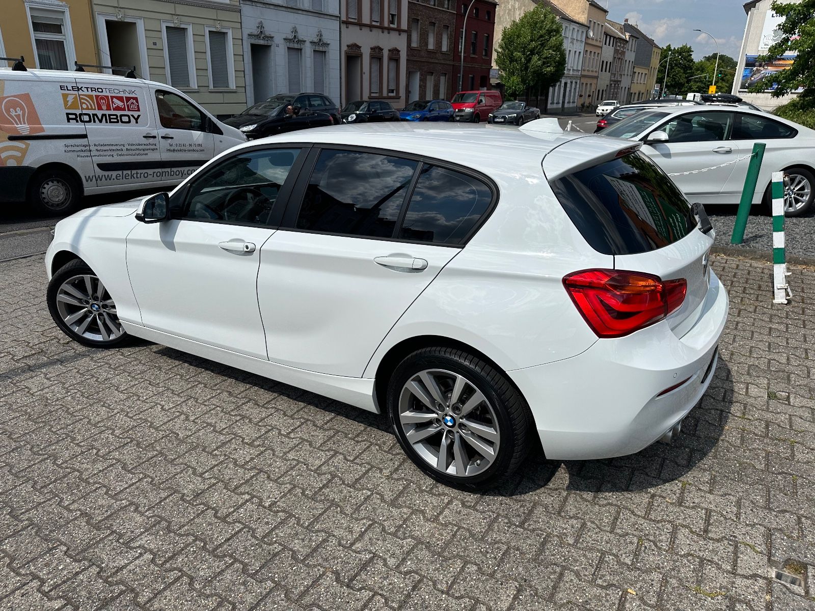 Fahrzeugabbildung BMW 120 Baureihe 1 Lim. 5-trg. 120d Advantage LED
