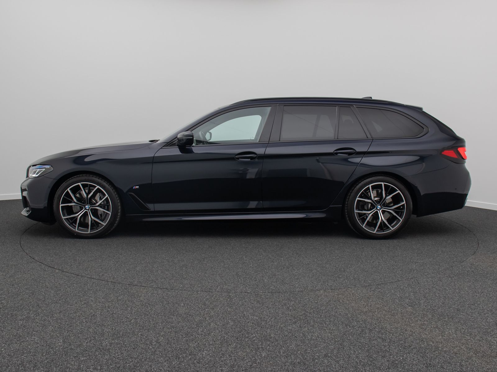 Fahrzeugabbildung BMW 530d M Sport Laser DAB Kamera HUD Panorama 19"