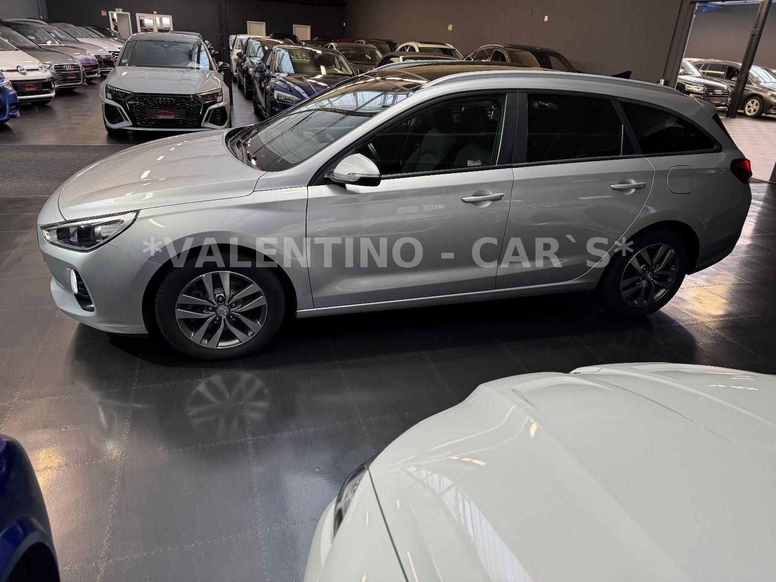 Hyundai i30 cw Family + Nav/Kamera/Temp/Shz/Lhz/Pano/Led