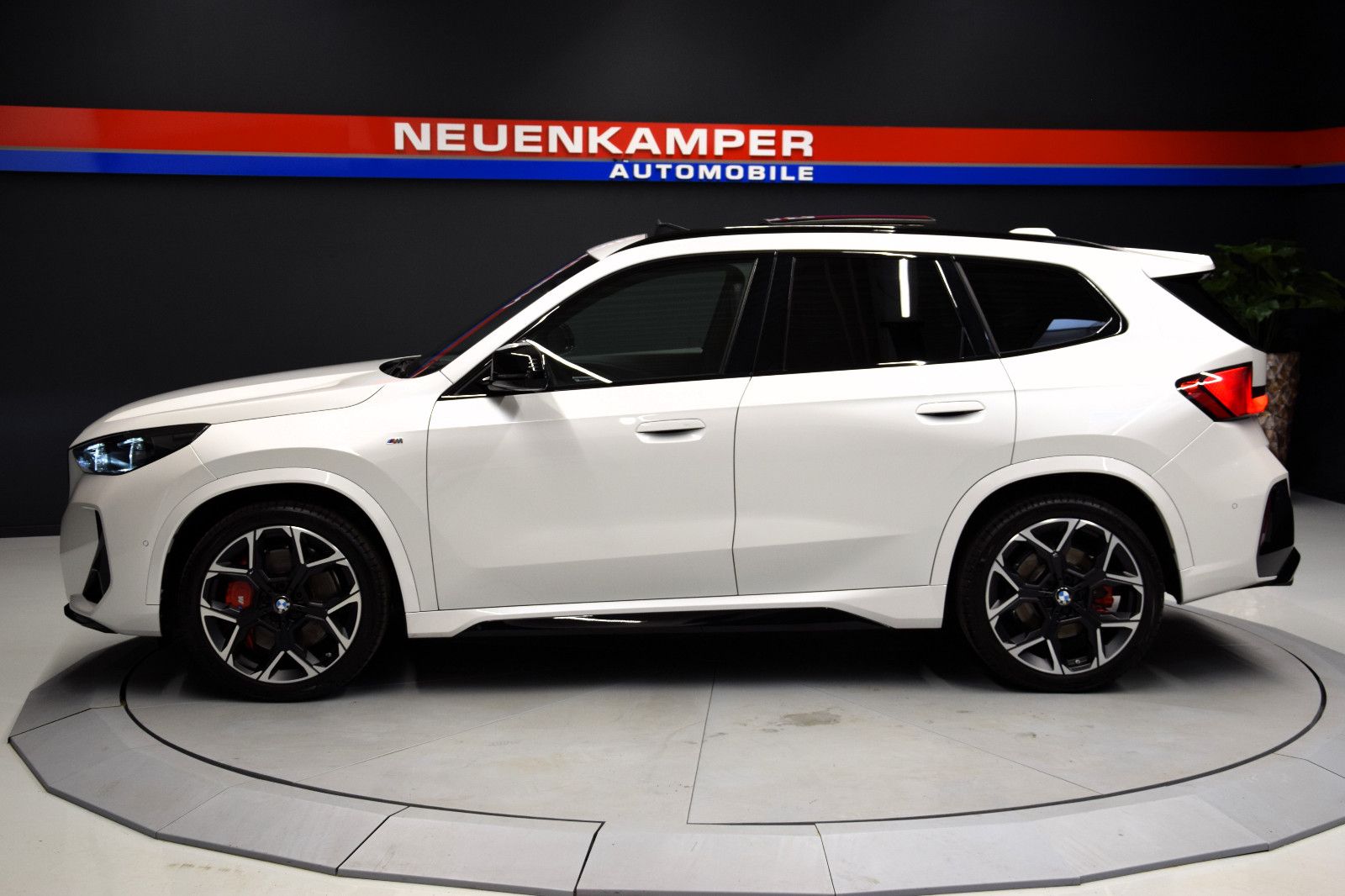 Fahrzeugabbildung BMW X1 M35i xDrive M-Sport-Pro Pano Memory 20" HuD