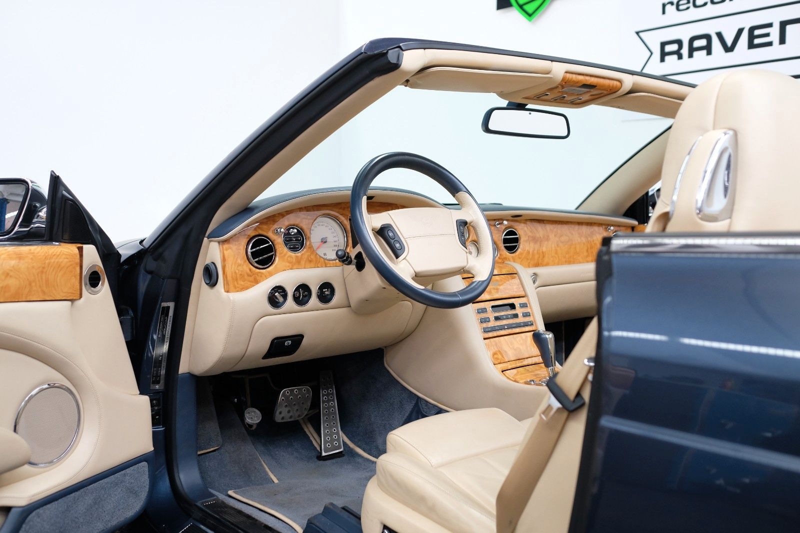 Fahrzeugabbildung Bentley Azure /MATRIX GRILL/CHROM/KAMERA