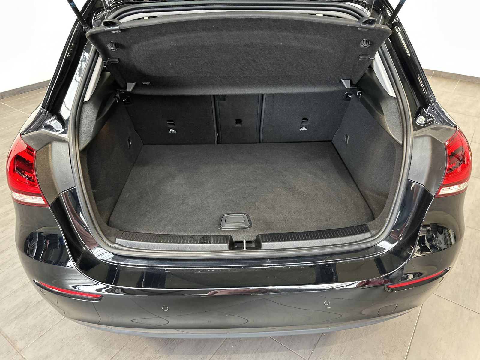 Fahrzeugabbildung Mercedes-Benz A 250e Style NAV+LED+WIDESCREEN+CARPLAY+DISTRONI