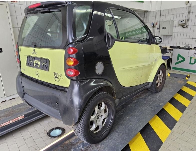 Fahrzeugabbildung Smart fortwo city-coupe Pulse KLIMAAUTOMATIK PANORAMA