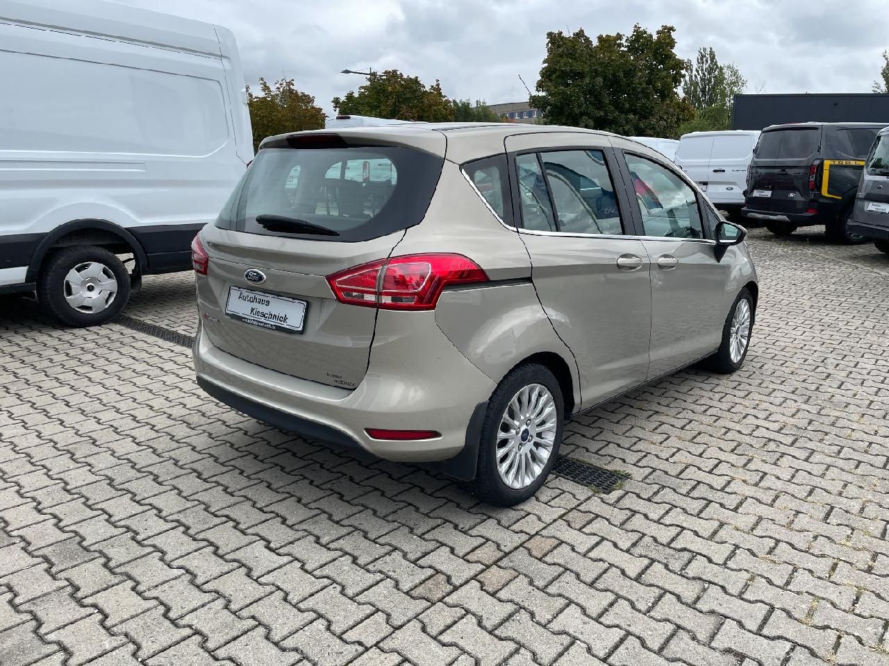 Fahrzeugabbildung Ford B-MAX Titanium, Autom., Kamera, Sitzheiz.