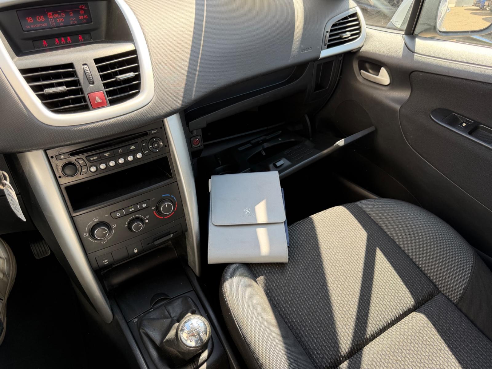 Peugeot 207 2011 — photo 39