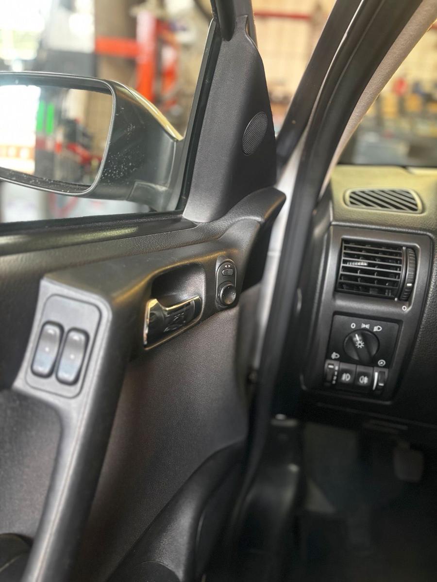 Opel Astra 2004 — photo 15