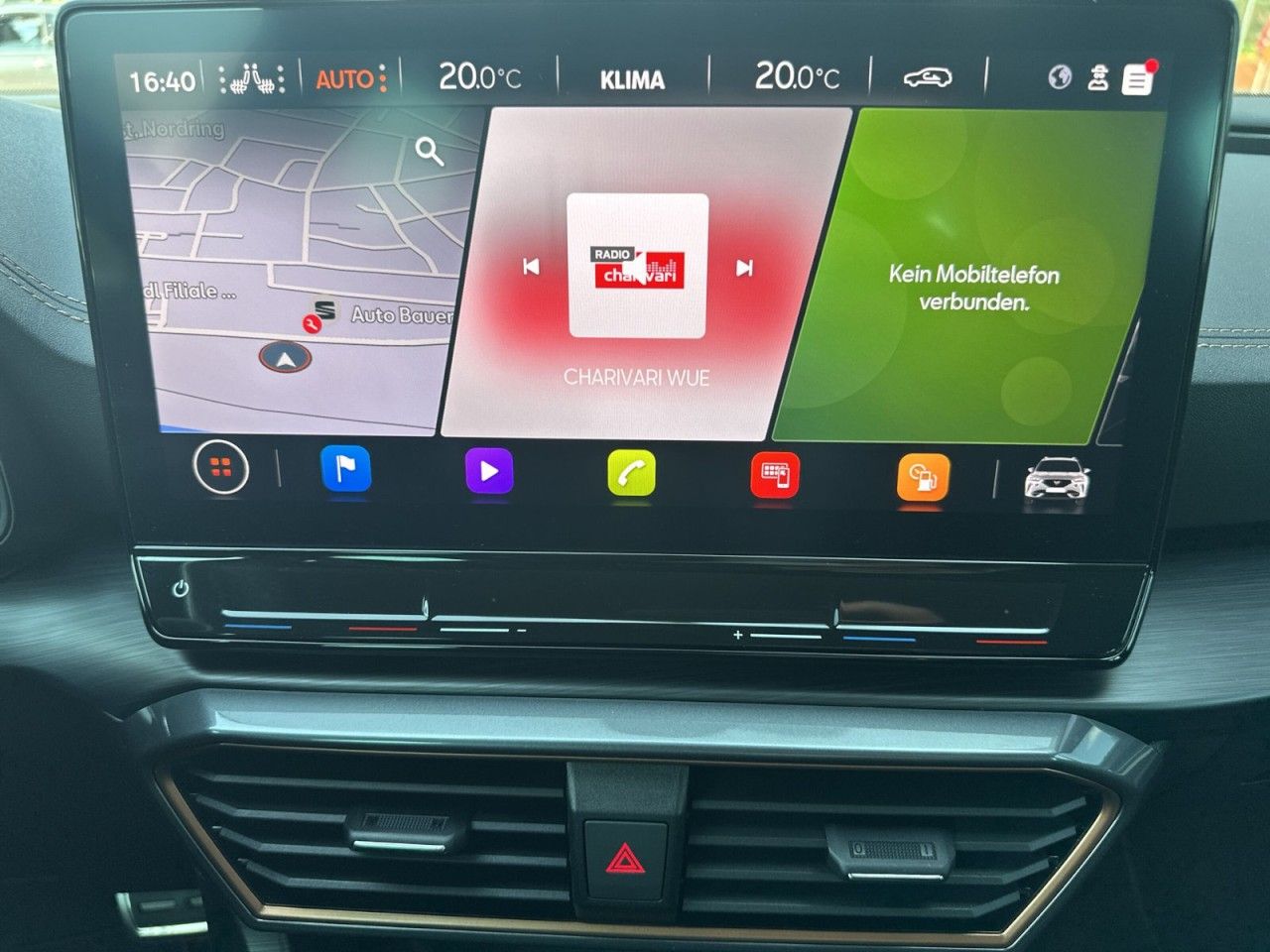 Fahrzeugabbildung CUPRA Formentor VZ 2.0TSI 4Drive 310PS DSG+*AHK*Beats* - mit KI generiert/bearbeitet