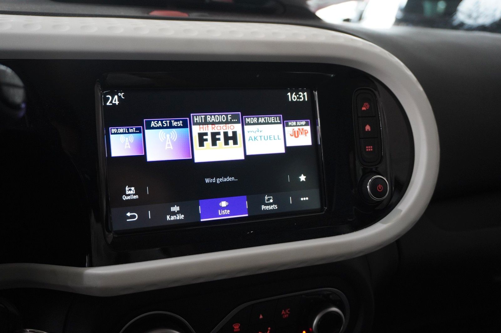 Fahrzeugabbildung Renault Twingo Equilibre Electric 22KWH NAVI/LED/DAB+
