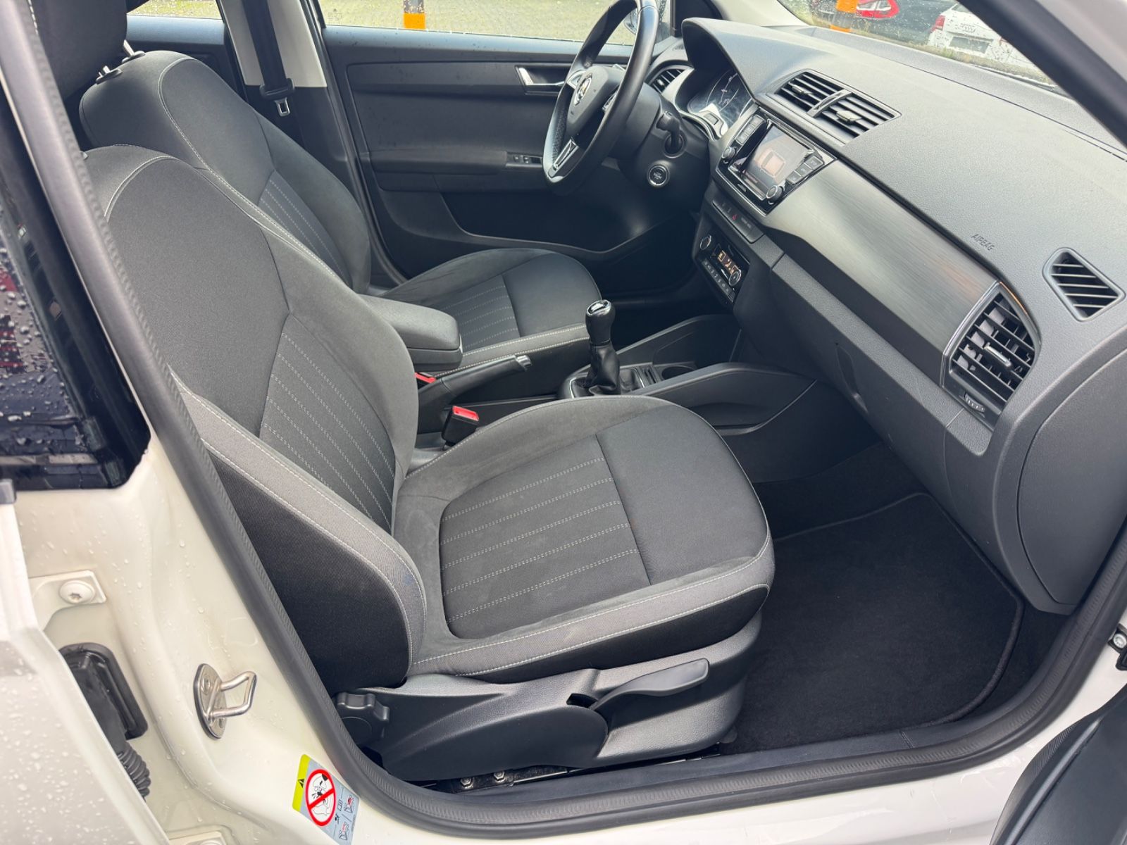 Fahrzeugabbildung SKODA Fabia Combi Style LED+Bluetooth+KeylessGo