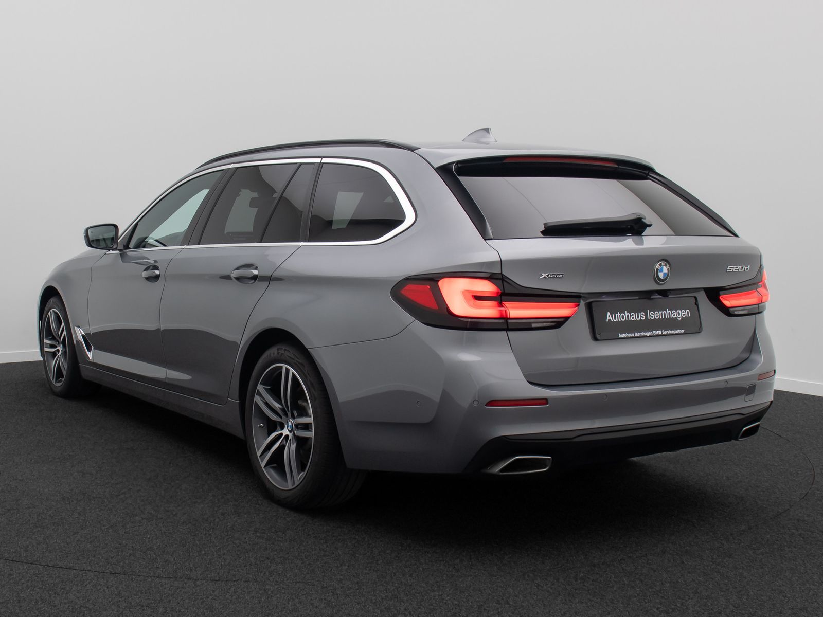 Fahrzeugabbildung BMW 520d xD Kamera HUD DAB AHK Alarm ACC Laser Sport