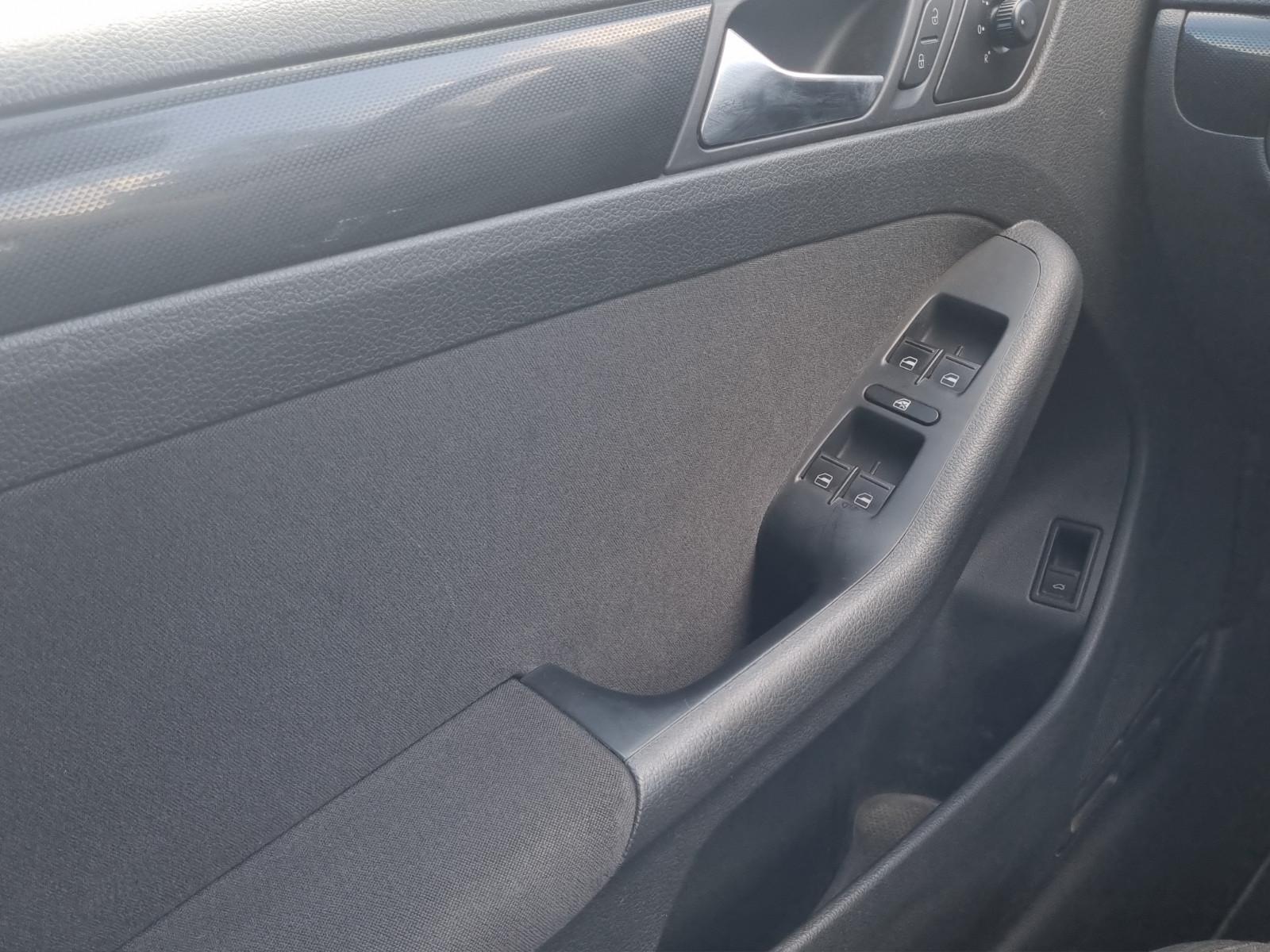 Volkswagen Jetta VI Comfortline 2.HAND WENIG KILOMETER