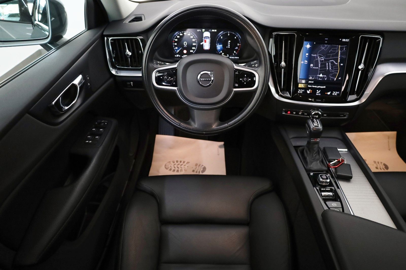 Fahrzeugabbildung Volvo V60 Momentum Leder,Navi,LED,ACC,Kamera,SH,SR+WR