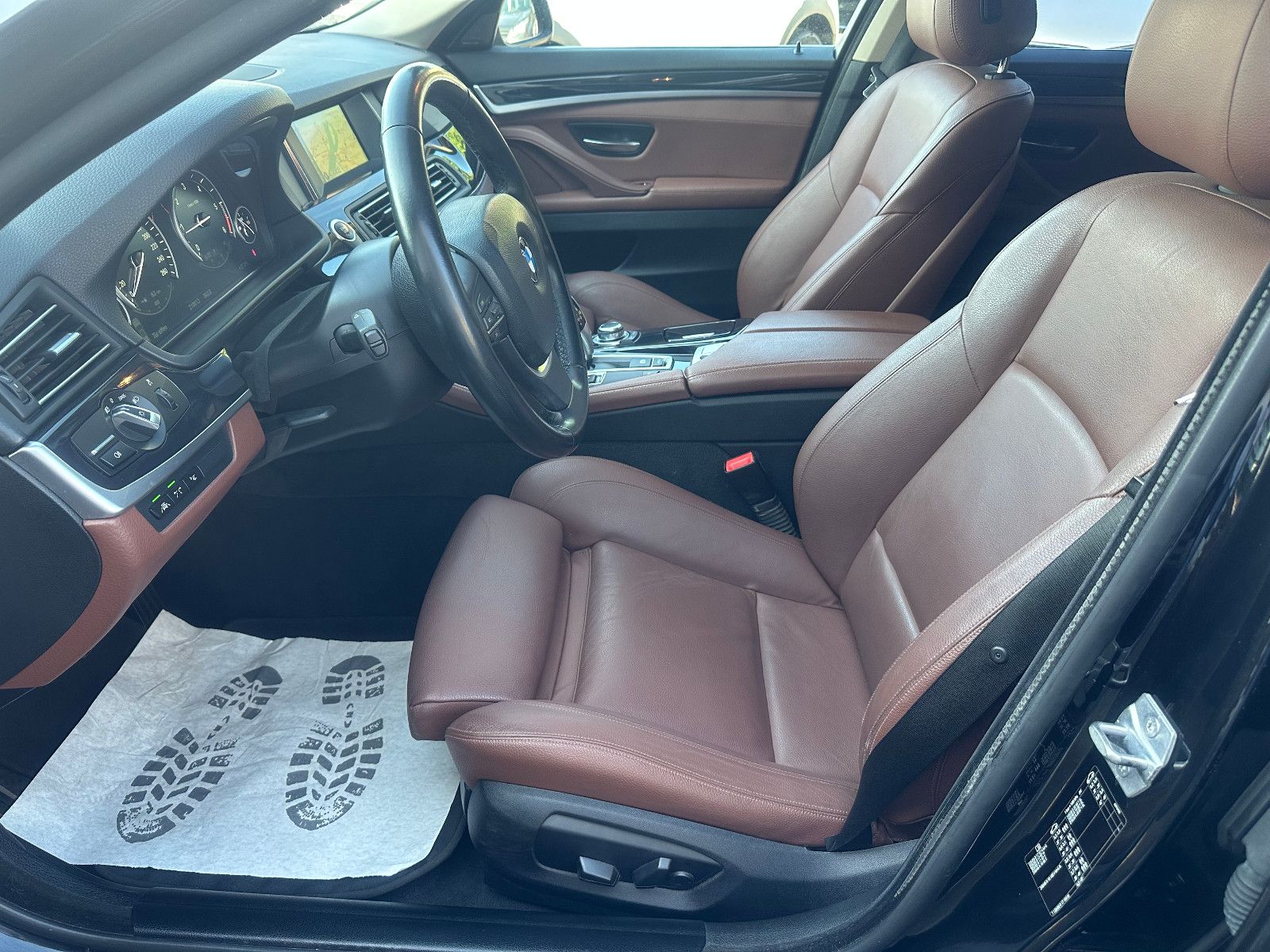 Fahrzeugabbildung BMW 520 d TOURING*HEAD-UP+LEDER-BRAUN*