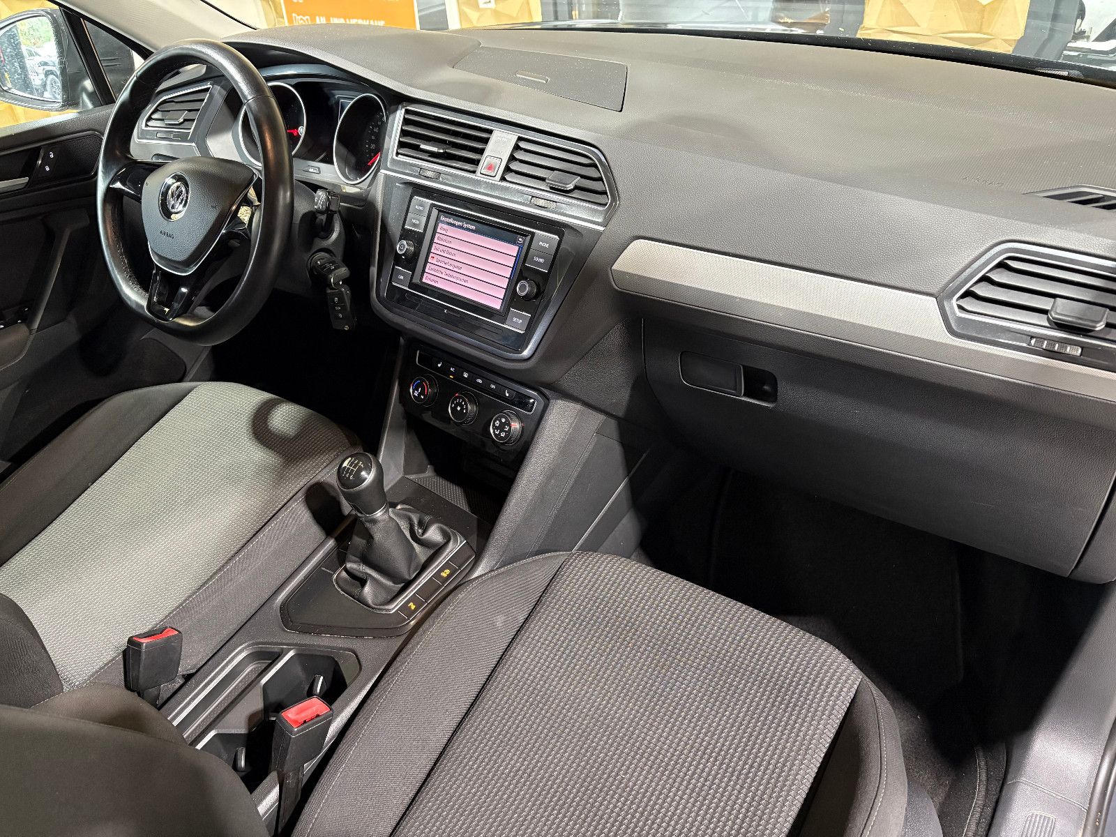 Fahrzeugabbildung Volkswagen Tiguan Trendline BMT/Start-Stopp/8-FACH/PDC/SHZ/