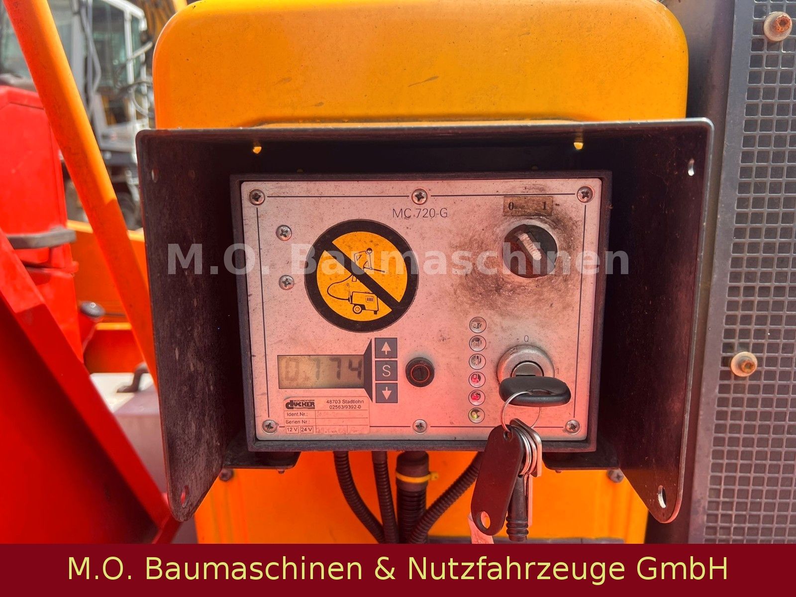 Fahrzeugabbildung Andere Dücker HM 200 / Holzhacker / 20 cm  / 8m³ /