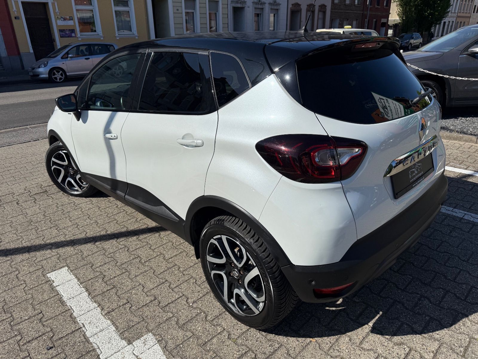Fahrzeugabbildung Renault Captur BOSE Edition NAVI LED KAMERA AUTOMATIK