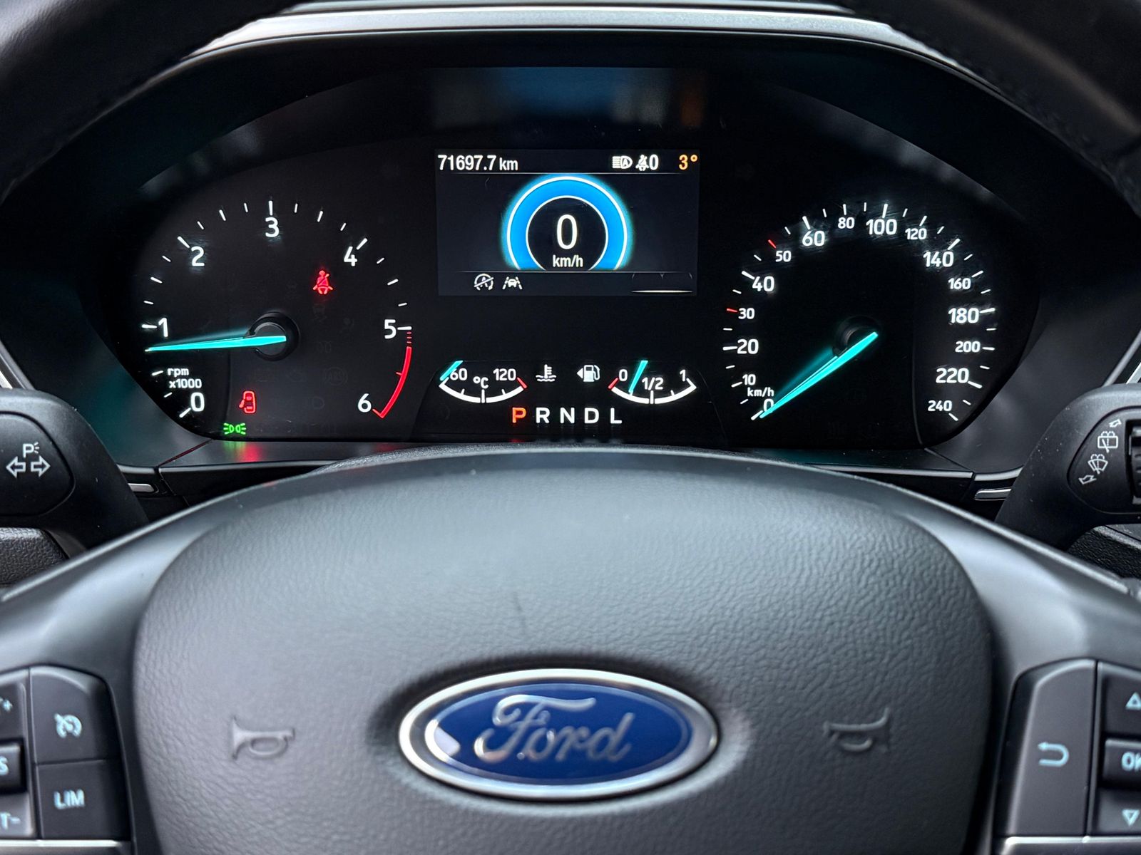 Fahrzeugabbildung Ford Focus 1.5 TDCi Aut. Cool&Connect LED+NAV+AHK+KAM