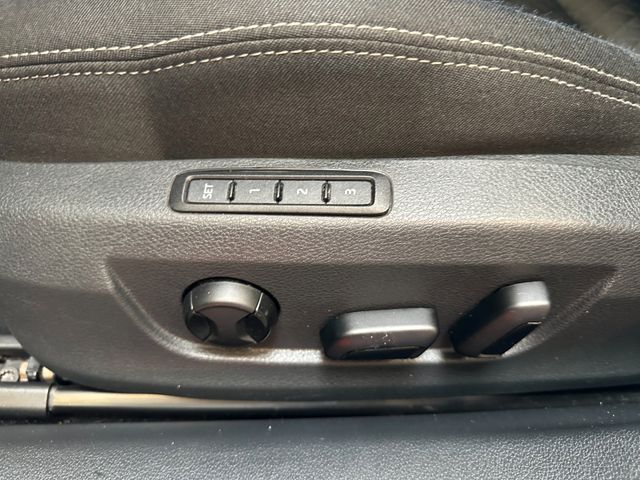 Skoda Superb Combi Style 4x4 *SZHZ*PDC*AHK*NAVI*KLIMA*