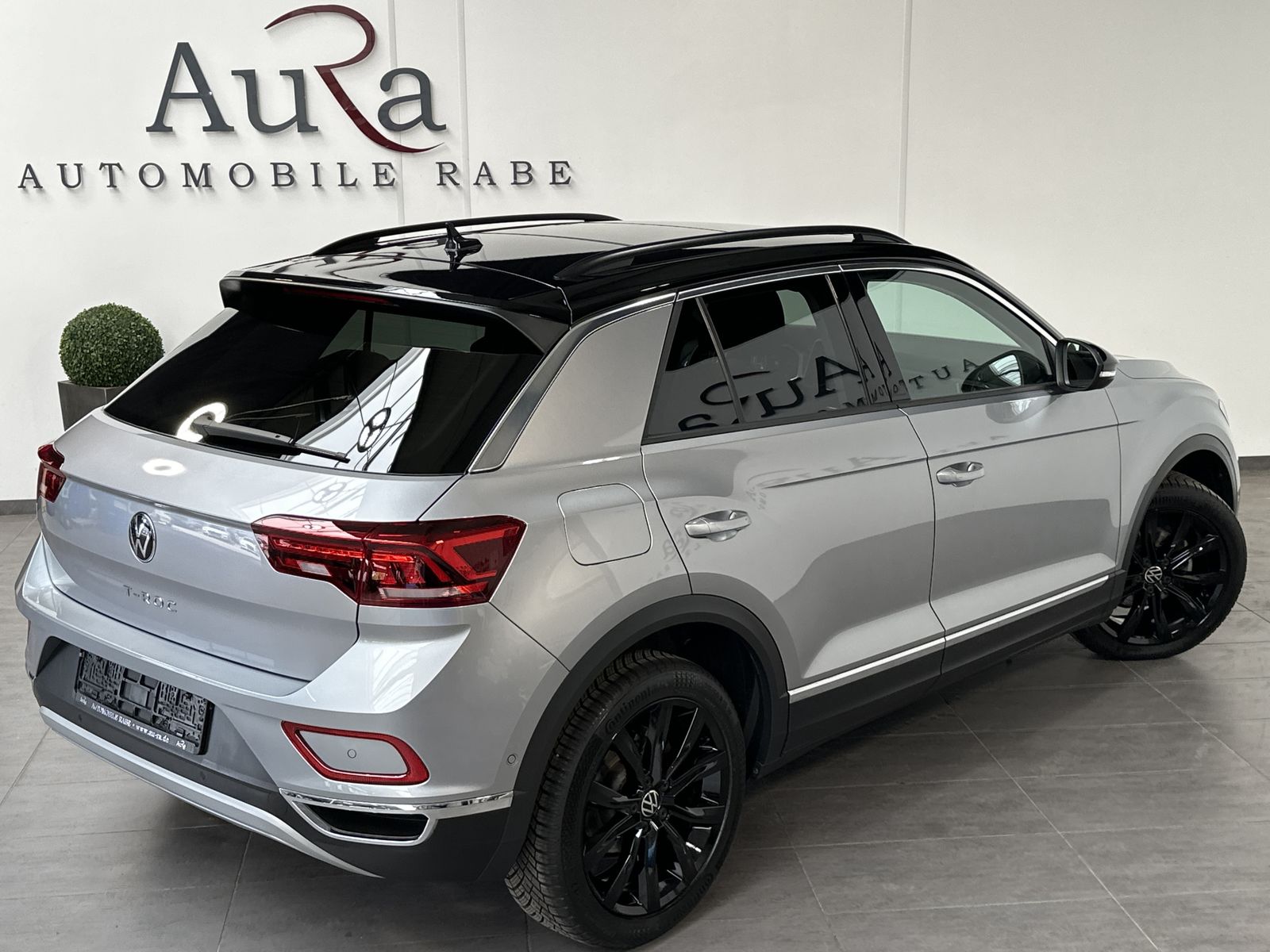 Fahrzeugabbildung Volkswagen T-Roc Sport 1.5 TSI DSG NAV+LED+PANO+18ZO+BEATS