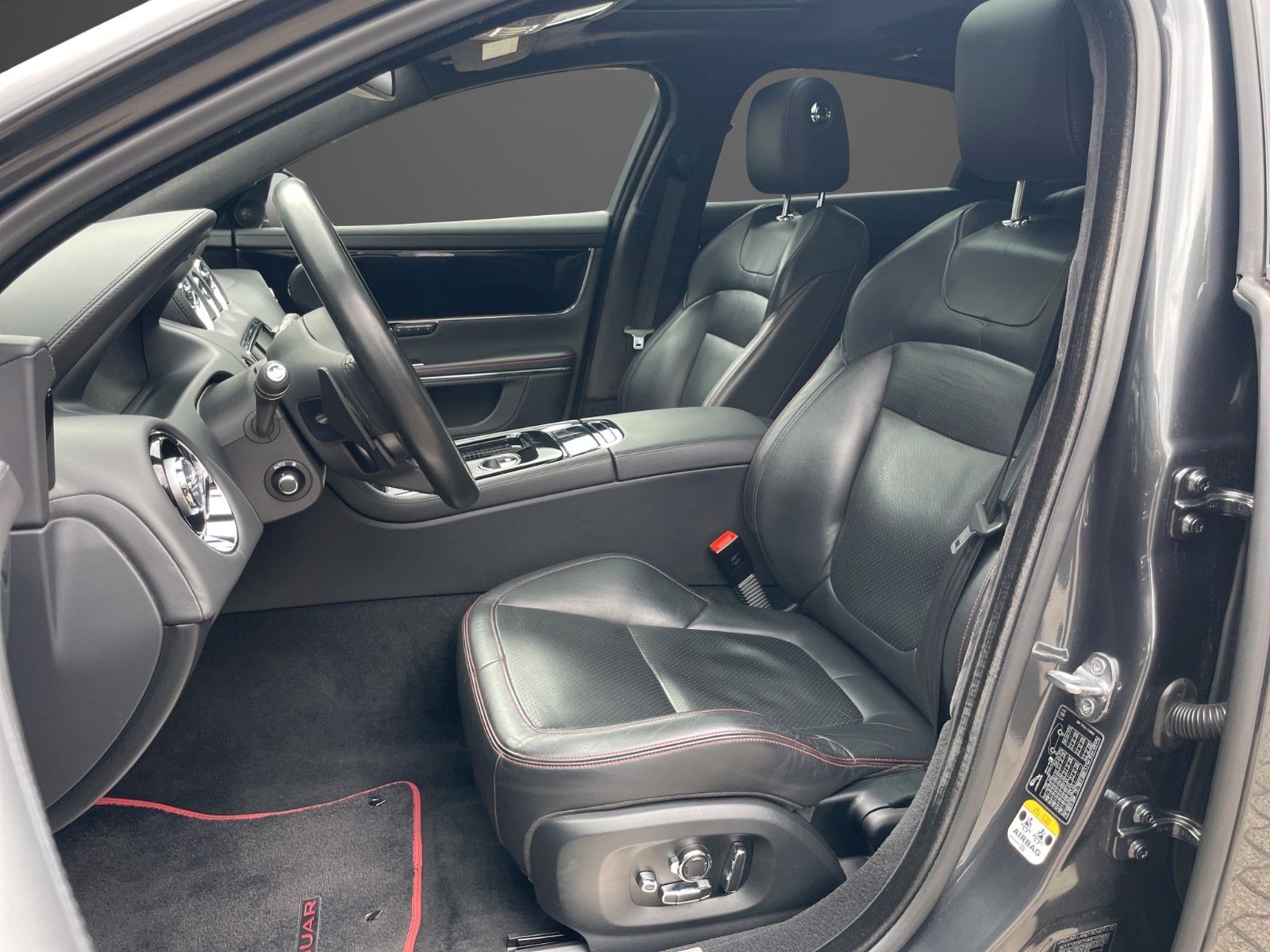 Fahrzeugabbildung Jaguar XJ R-Sport 3.0 V6 Kompressor AWD