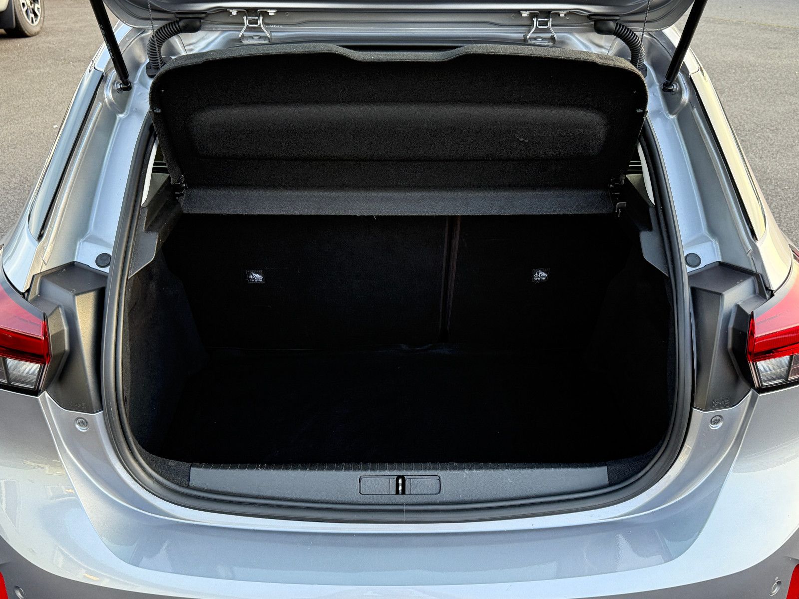 Fahrzeugabbildung Opel Corsa F 1.5 D Elegance GRA LED Navi PDC Kamera