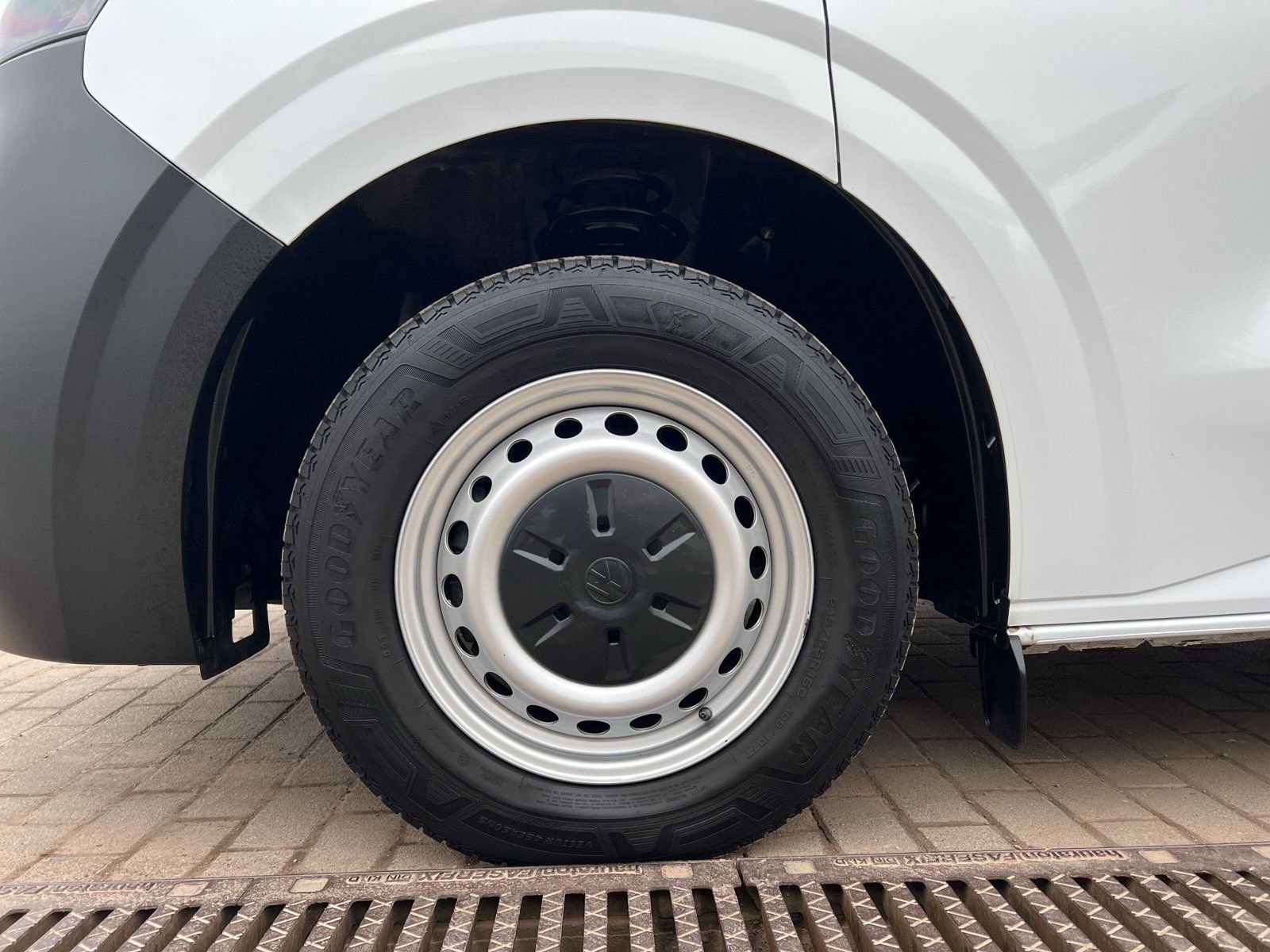 Fahrzeugabbildung Volkswagen T7 Transporter 2.0 TDI LR 3-Sitze LED KAMERA