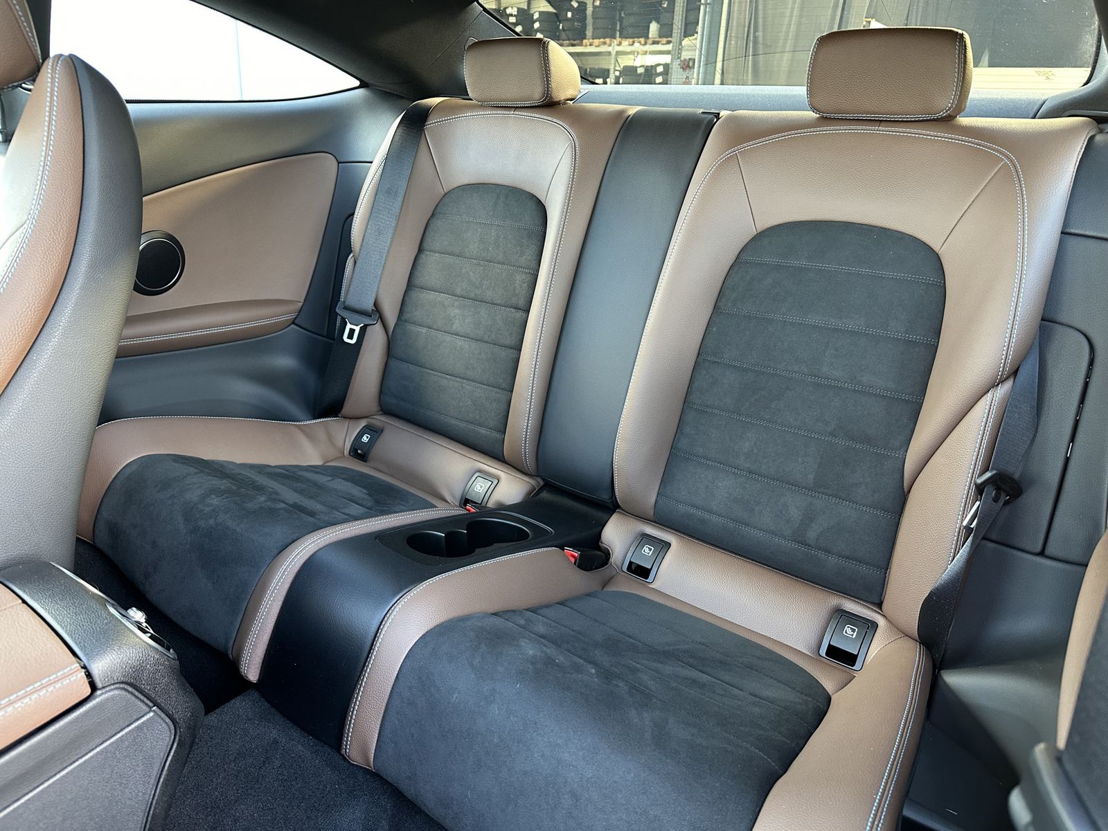 Fahrzeugabbildung Mercedes-Benz C 200 Coupé Edition 1 Aut. NAV+LED+SHZ+AHK+PANO+